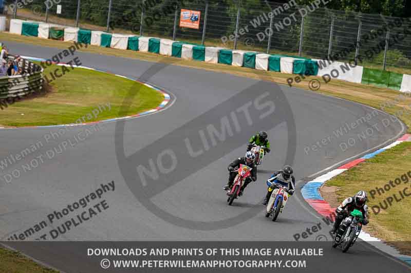 Vintage motorcycle club;eventdigitalimages;mallory park;mallory park trackday photographs;no limits trackdays;peter wileman photography;trackday digital images;trackday photos;vmcc festival 1000 bikes photographs